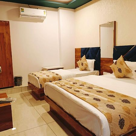 Hotel Maan Palace Вадодара Экстерьер фото