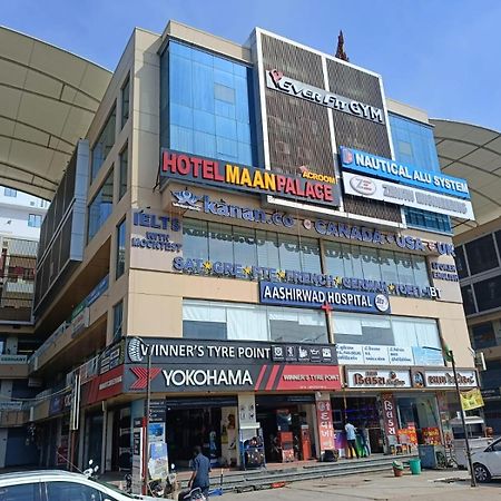 Hotel Maan Palace Вадодара Экстерьер фото
