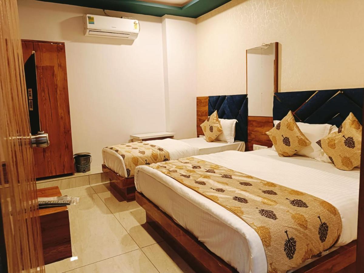 Hotel Maan Palace Вадодара Экстерьер фото