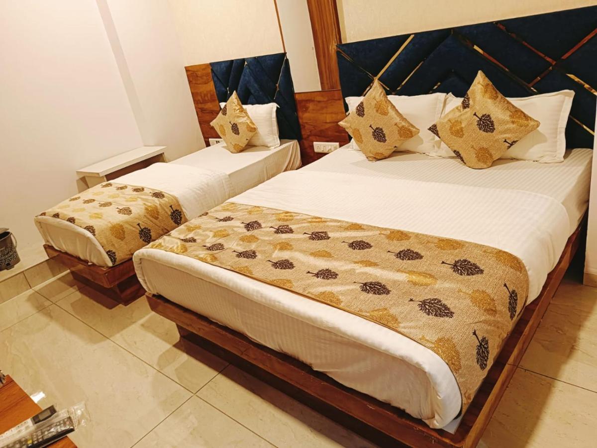 Hotel Maan Palace Вадодара Экстерьер фото