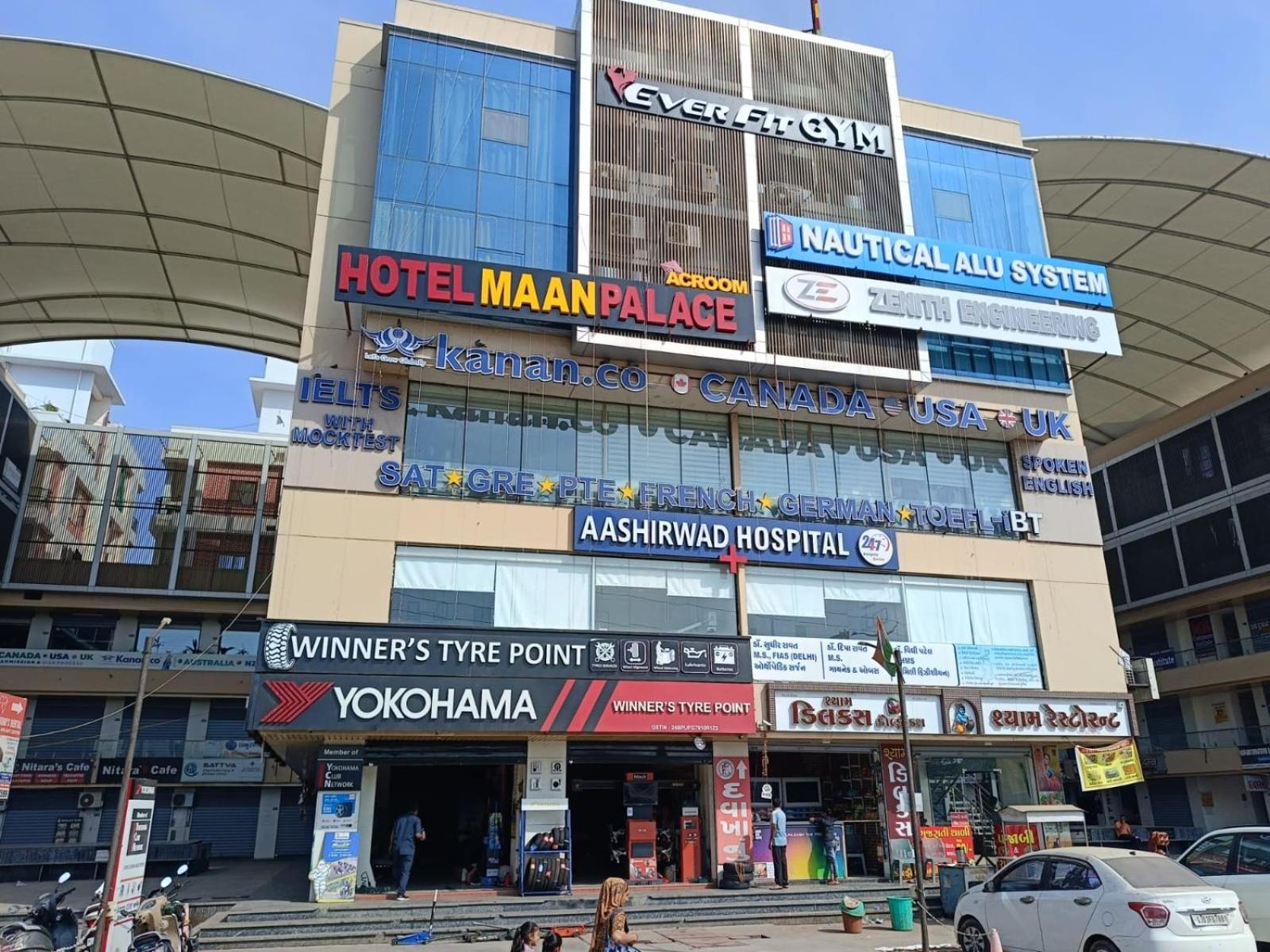 Hotel Maan Palace Вадодара Экстерьер фото